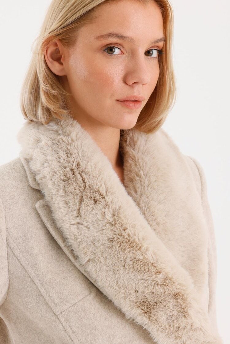 Kürk Yaka Cep Detaylı Kaşe Bej Kaban 13092