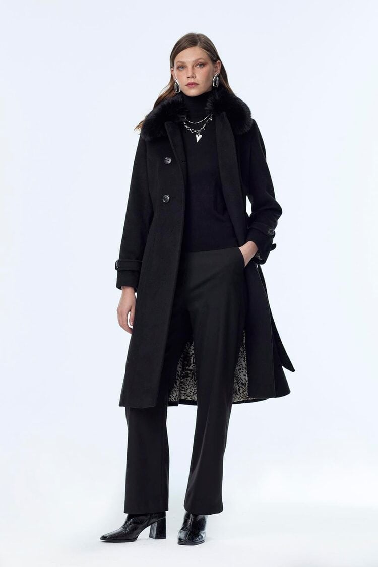 Yaka Kürk Detaylı Siyah Kaşe Kaban 13112