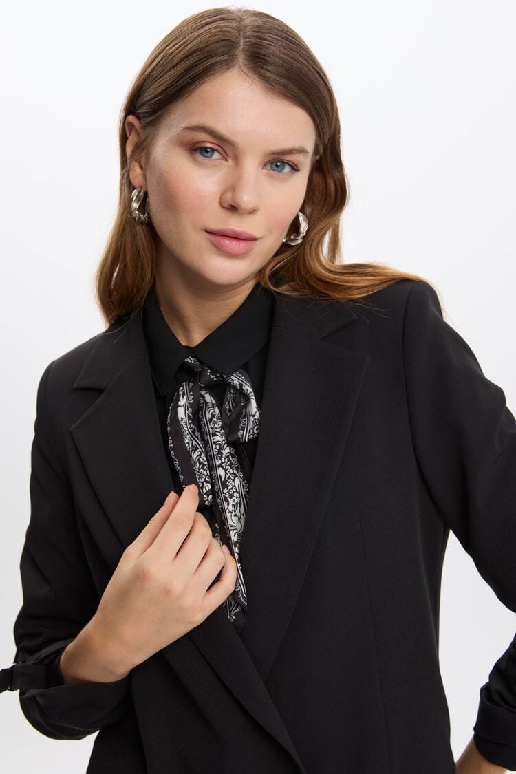 Kol Detaylı Uzun Siyah Ceket C-0029