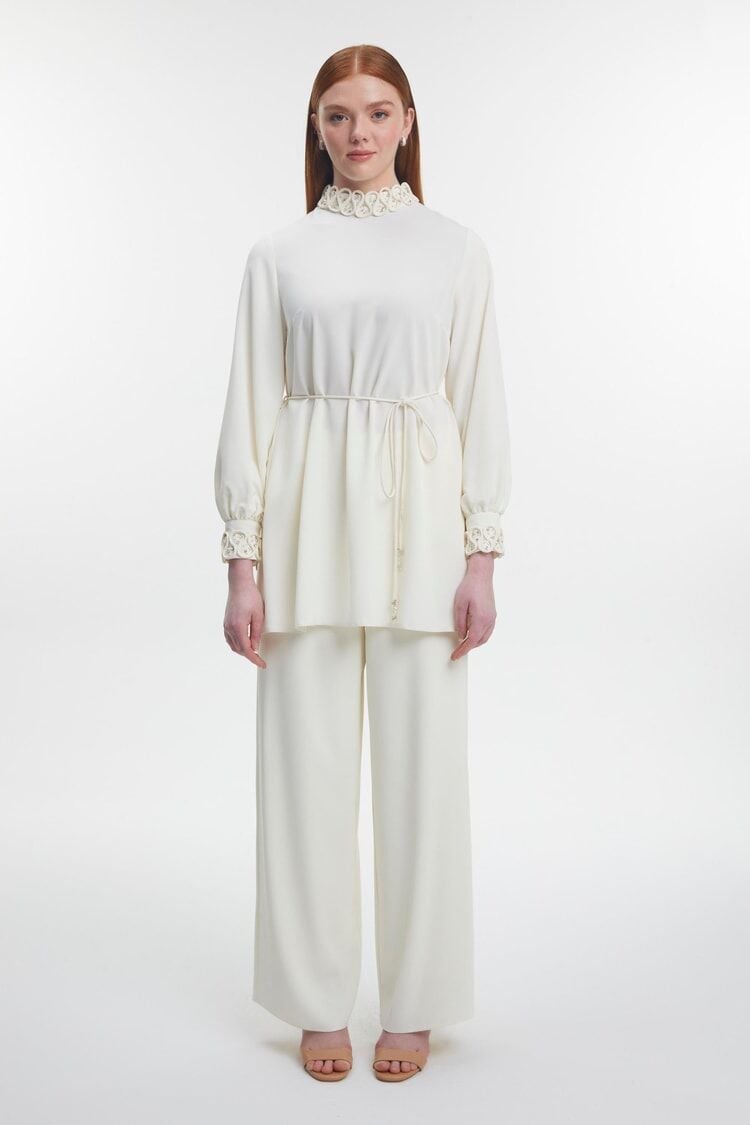 Yaka Ve Kol Detaylı Ekru Bluz B-0129