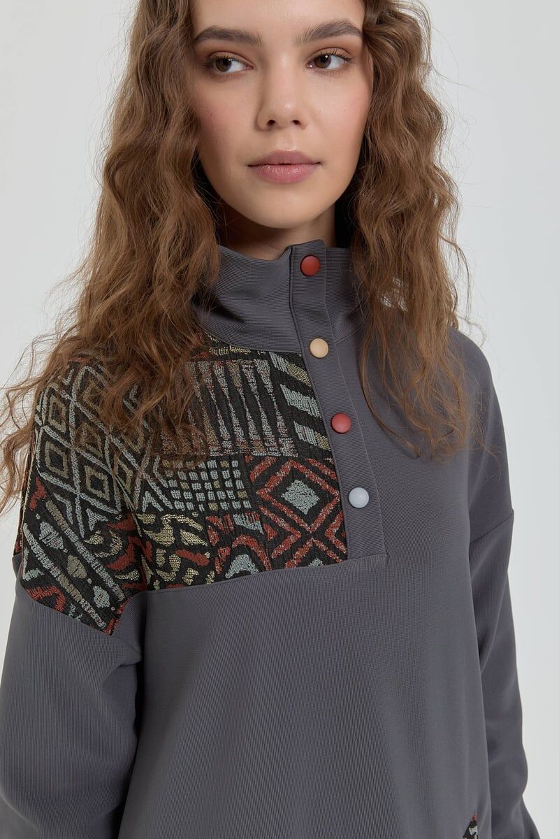 (252SW4026NH.1)  Nihan Garnili Dik Yaka Sweat Füme