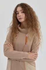 252SW4103NH.1)Nihan Yaka Detaylı Garnili Sweat Camel