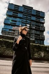 Zincir ve Kemer Detaylı Siyah Trençkot 12615