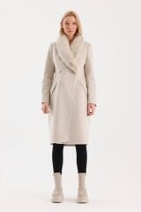 Kürk Yaka Cep Detaylı Kaşe Bej Kaban 13092