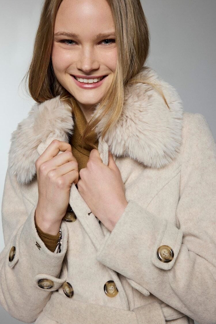 Yaka Kürk Detaylı Bej Kaşe Kaban 13112