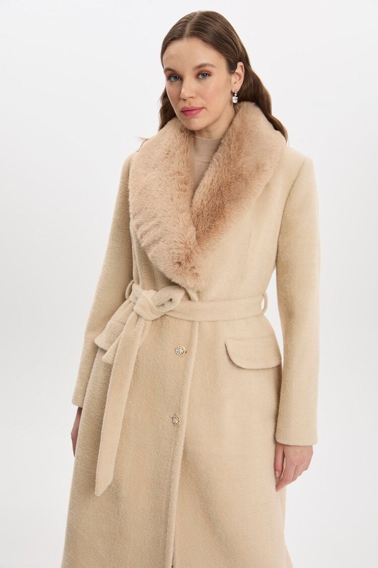 Düğmeli ve Kuşaklı Kürk Detaylı Bej Kaban 12358