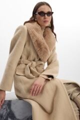 Düğmeli ve Kuşaklı Kürk Detaylı Bej Kaban 12358