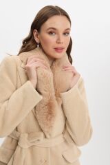 Düğmeli ve Kuşaklı Kürk Detaylı Bej Kaban 12358