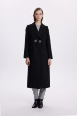 Kruvaze Yaka Broş Detaylı Siyah Kaşe Kaban 13602